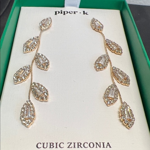 Piper K | Leaf Inspired Earrings ✨ - Picture 5 of 9